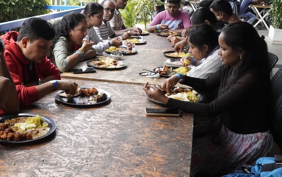 Spacious and well furnished dormitory with cozy beds, interiors, & relaxing ambiance for groups.
